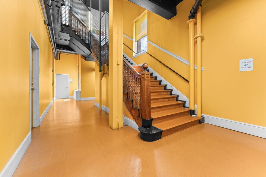 More Photos Of 423 W Broadway, South Boston Office For Lease