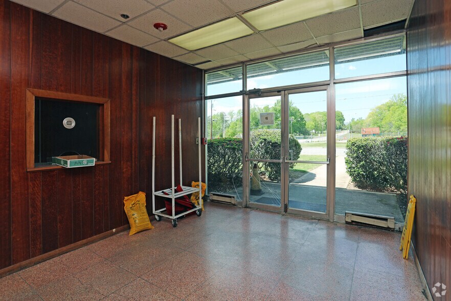More Photos Of 572 S New St, Eden Distribution For Lease