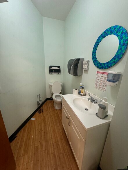 More Photos Of 634 Anderson Ave, Cliffside Park Office For Lease