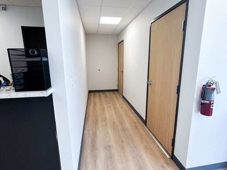 More Photos Of 1116 NE 10th St, Abilene Freestanding For Lease