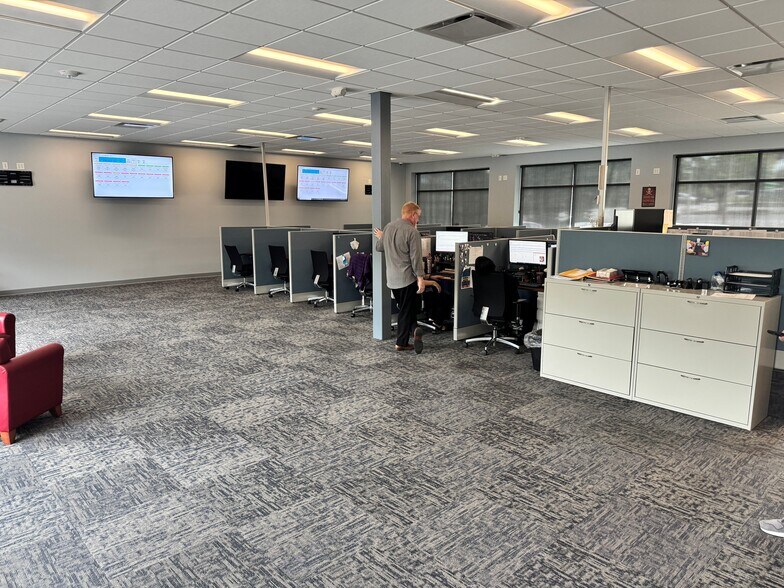 More Photos Of 715 Congaree Rd, Greenville Office For Sale