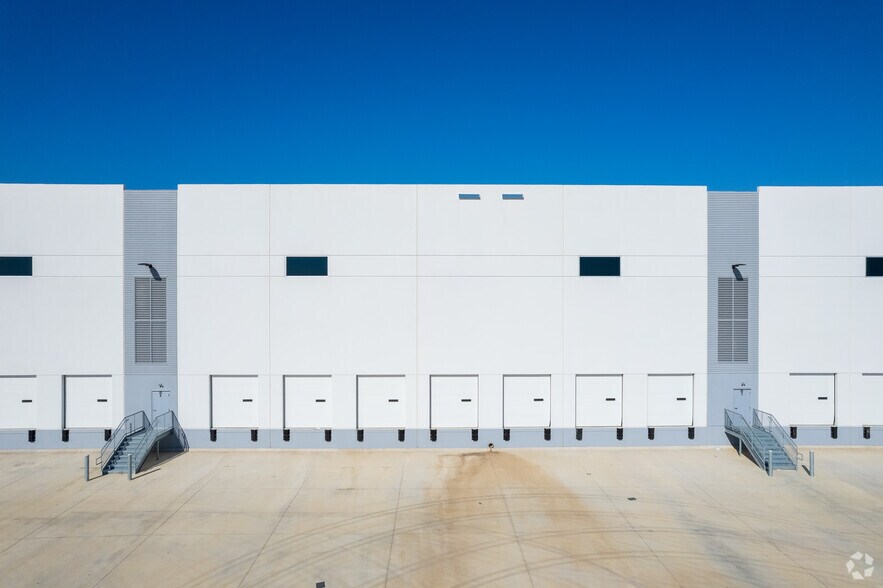 More Photos Of 280 S Intermodal Pky, Haslet Distribution For Lease