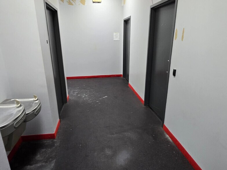 More Photos Of 2108-2120 S Buerkle St, Stuttgart Unknown For Lease