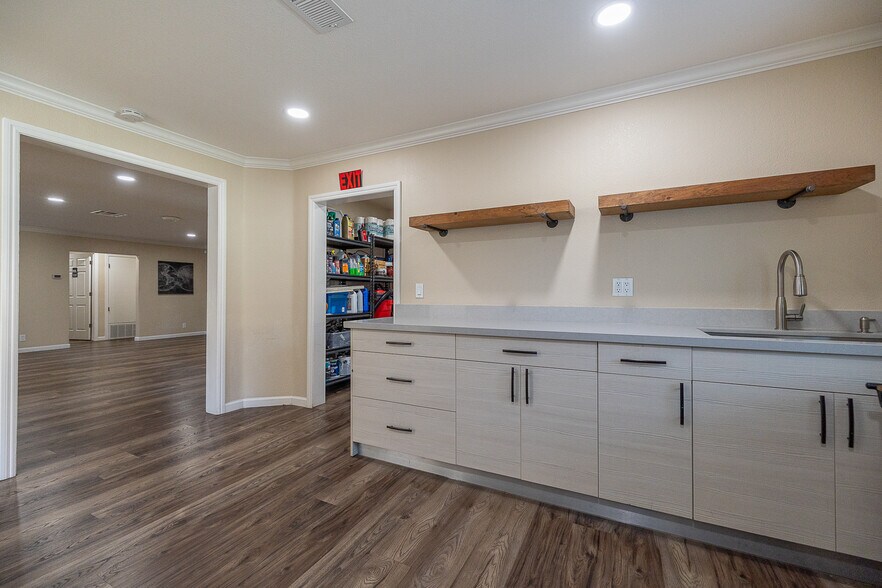 More Photos Of 25 E Hedding St, San Jose Office For Lease