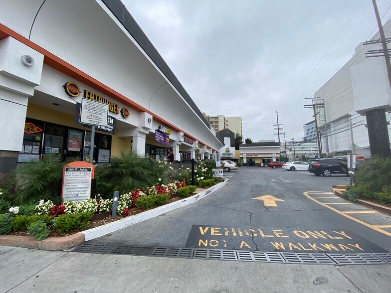 More Photos Of 8500-8520 W 3rd St, Los Angeles Unknown For Lease