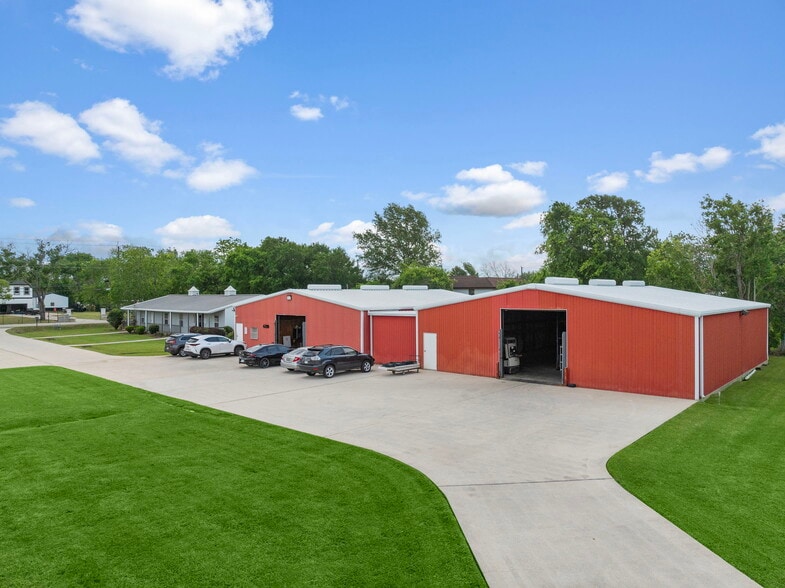 More Photos Of 421 Jones Rd, Highlands Warehouse For Lease