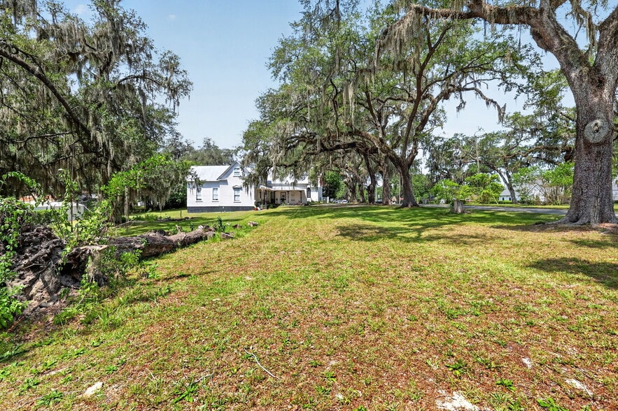 More Photos Of 112 W McClendon St, Lady Lake Office For Sale