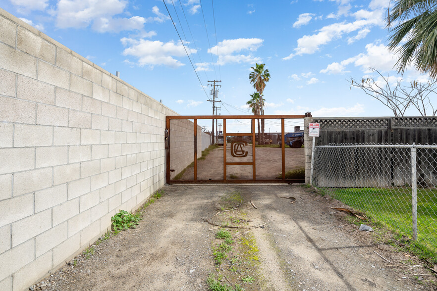 Primary Photo Of 2810 Patton Way, Bakersfield Light Manufacturing For Sale