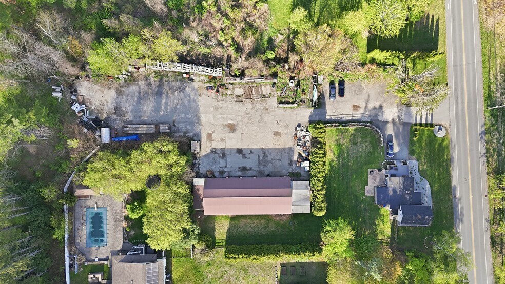 More Photos Of 383 Westhampton Rd, Northampton Warehouse For Lease