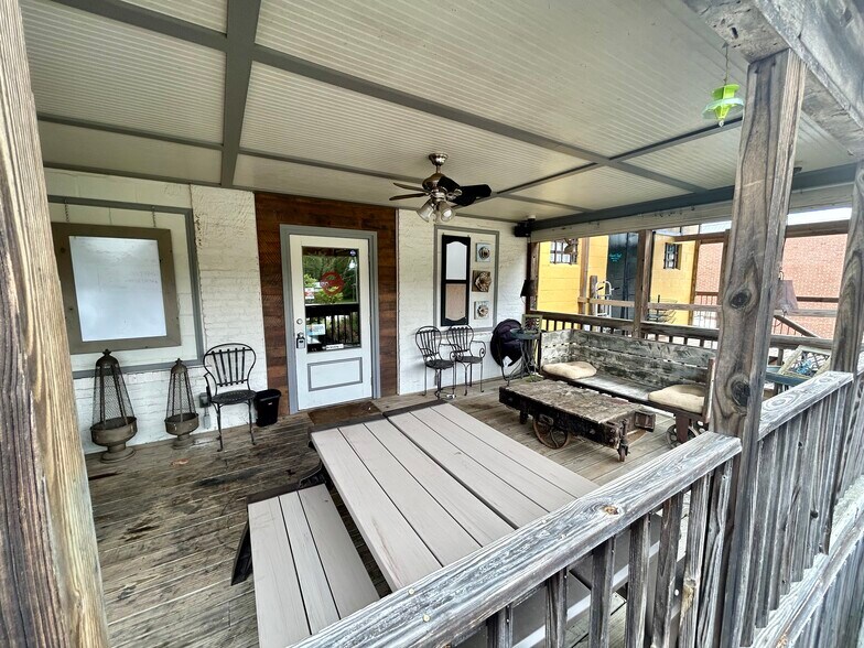 More Photos Of 9155 Gillsville Rd, Maysville Restaurant For Sale