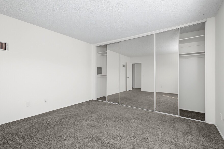 More Photos Of 4649 Voltaire St, San Diego Apartments For Sale