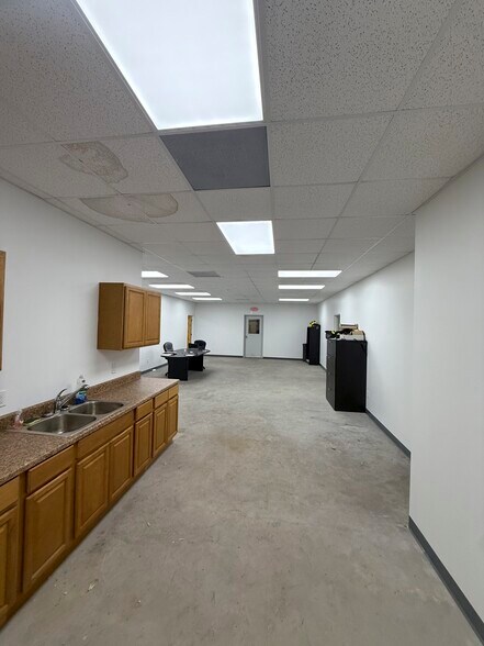 More Photos Of 22535 N Highway 288B, Angleton Warehouse For Lease