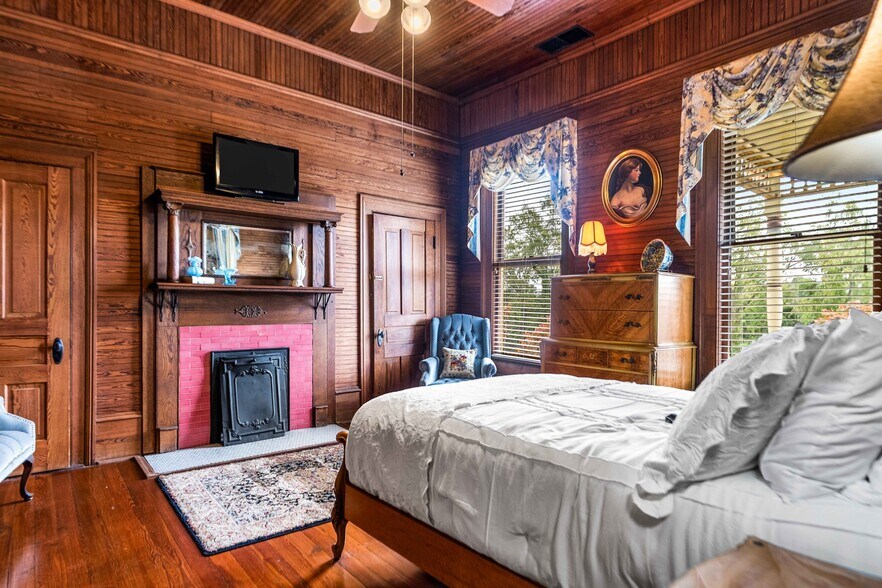 More Photos Of 323 N Main St, Swainsboro Restaurant For Sale