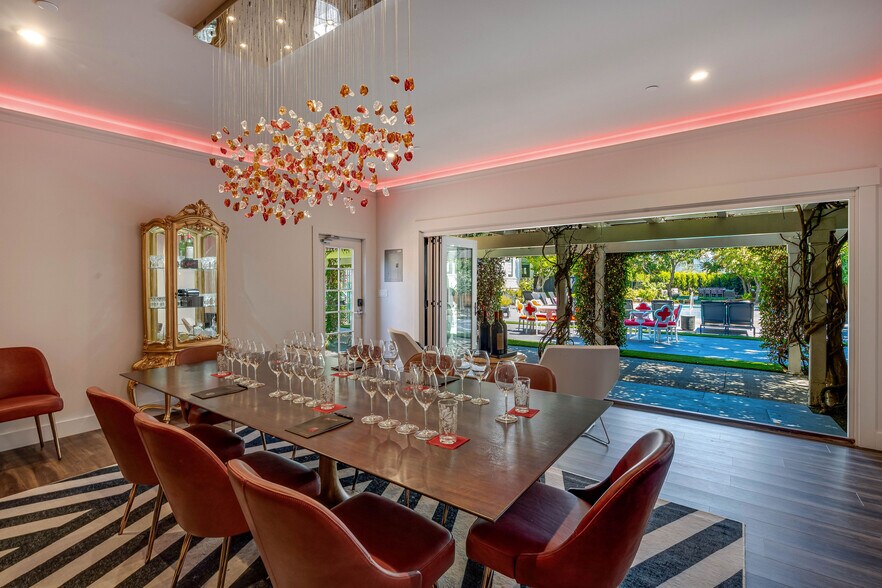 More Photos Of 443 Brown St, Napa Hotel For Sale