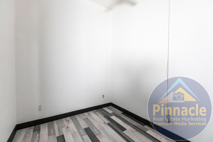 More Photos Of 24690 Sandhill Blvd, Punta Gorda Warehouse For Lease