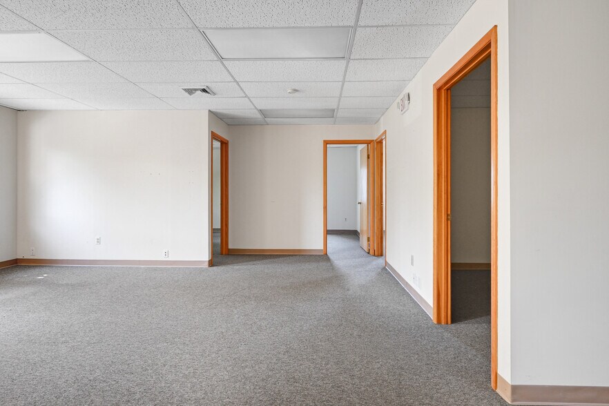 More Photos Of 15 Rockland Ter, Verona Office For Lease