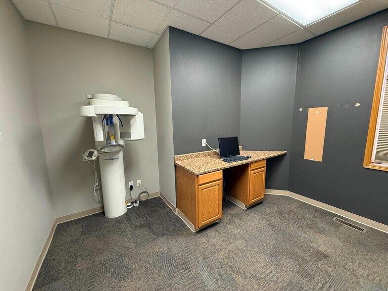 More Photos Of 810 Central Ave, Hawarden Storefront For Sale