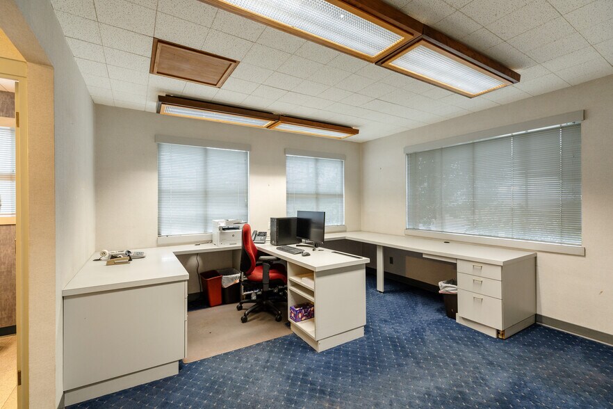 More Photos Of 1240 SE Gideon St, Portland Warehouse For Sale
