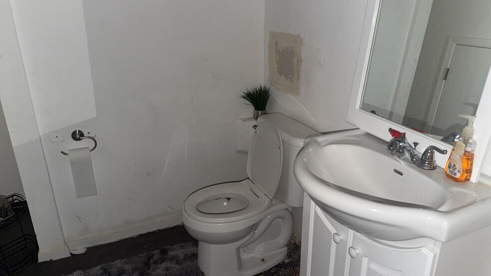 More Photos Of 109 W Midway Dr, Euless Medical For Sale