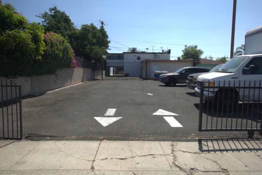 More Photos Of 2014 S Main St, Santa Ana Freestanding For Sale