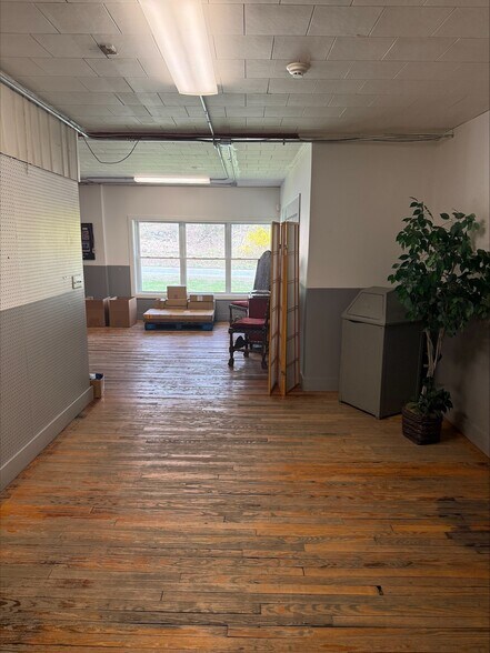 More Photos Of 271 Litchfield Rd, Harwinton Manufacturing For Sale