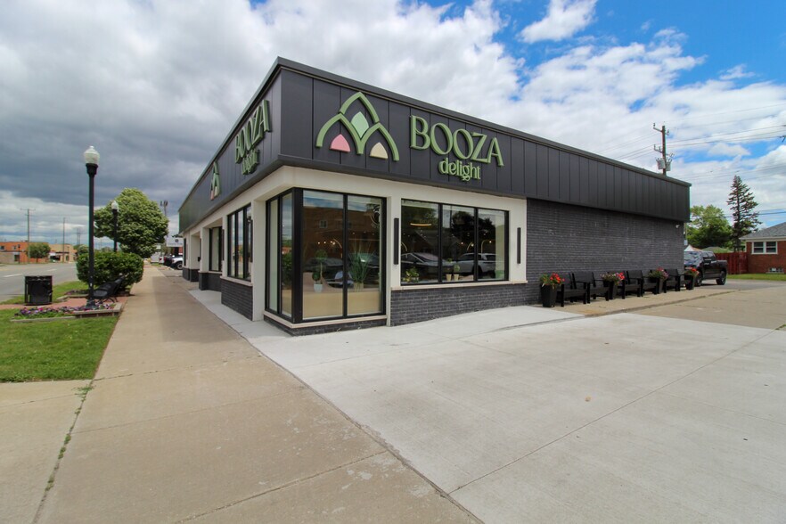 More Photos Of 24431-24435 W Warren St, Dearborn Heights Freestanding For Lease