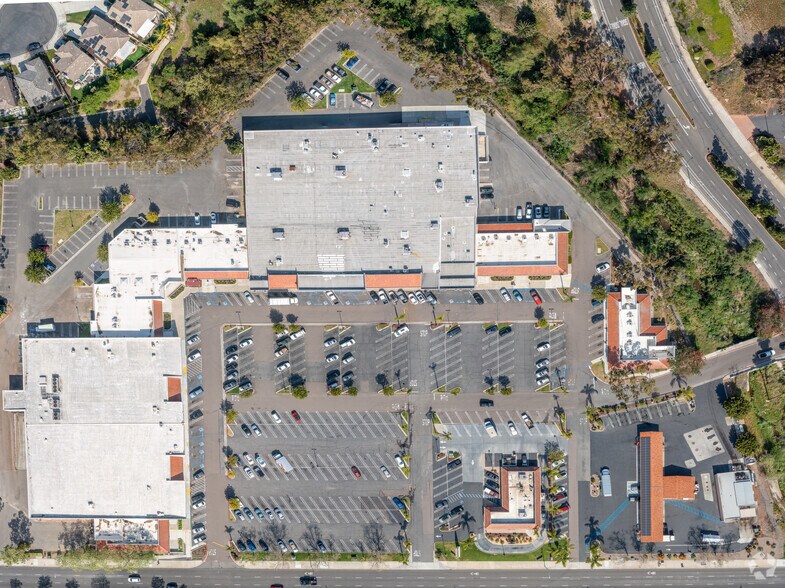 More Photos Of 760 Sycamore Ave, Vista Freestanding For Lease