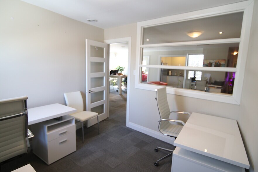 More Photos Of 1877 Merivale Rd, Nepean Office For Lease