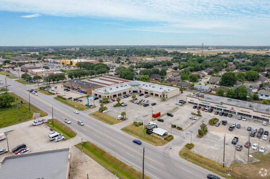 More Photos Of 11509 Veterans Memorial Dr, Houston Unknown For Lease