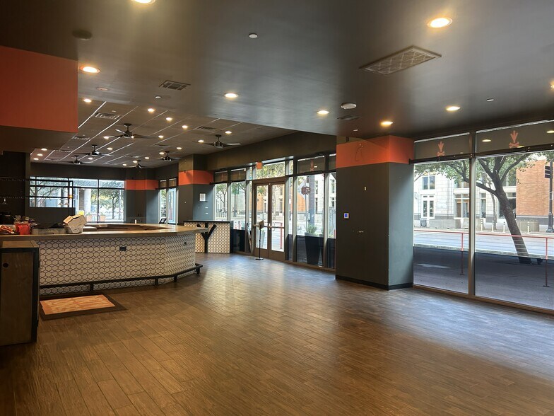 More Photos Of 1701 Payne St, Dallas Apartments For Lease