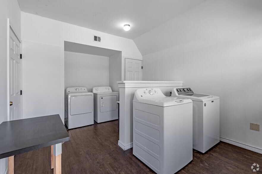 More Photos Of 2420 N 1st St, Carrizo Springs Apartments For Sale