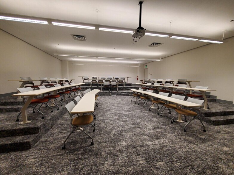 More Photos Of 3500 Depauw Blvd, Indianapolis Office For Lease