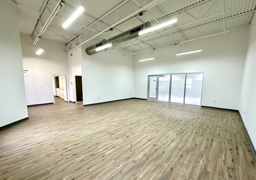 More Photos Of 5260 Rittiman Rd, San Antonio Light Distribution For Sale