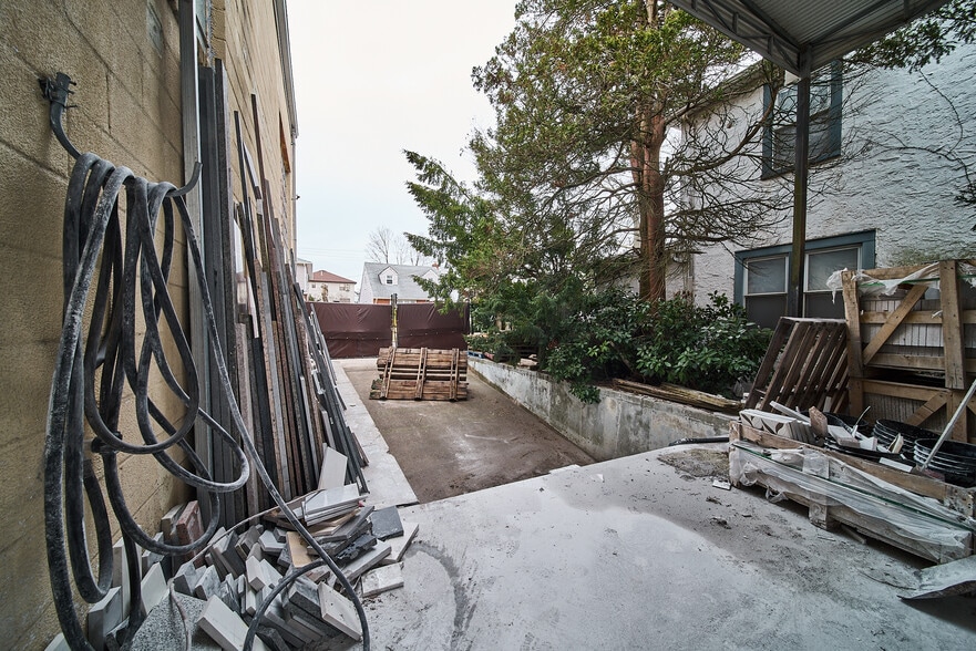 More Photos Of 2100 Jericho Tpke, Garden City Park Warehouse For Lease