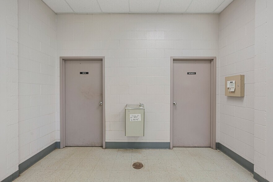 More Photos Of 300 Samson St, Glasgow Light Manufacturing For Sale