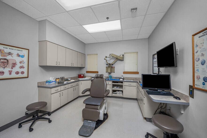 More Photos Of 4920 SW Lee Blvd, Lawton Medical For Sale