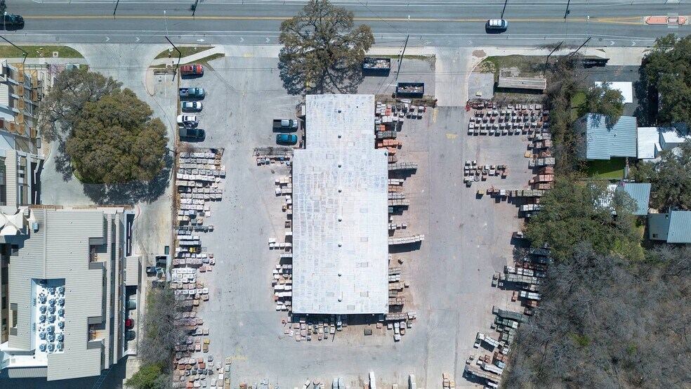 More Photos Of 2900 E Oak Springs Dr, Austin Distribution For Lease