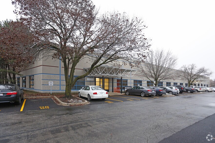 More Photos Of 2500 W Bradley Pl, Chicago Unknown For Lease