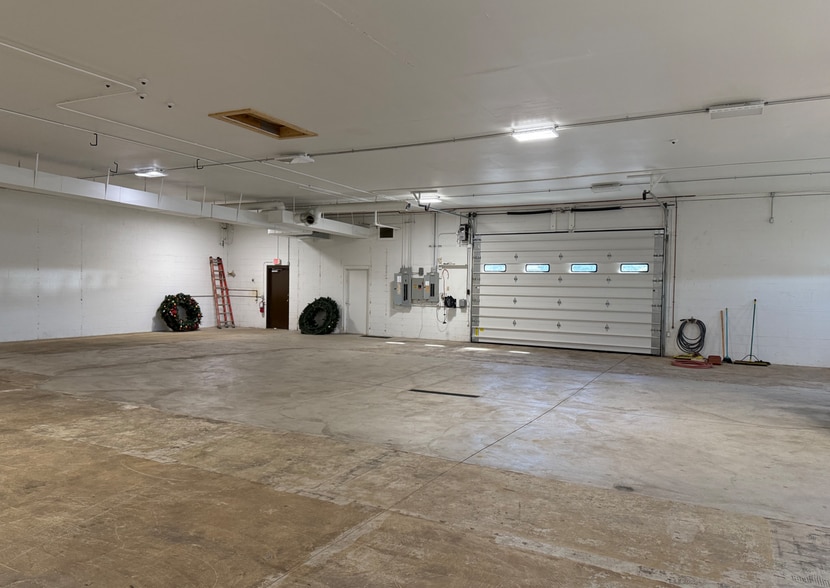 More Photos Of 5967-5983 Andrews Rd, Mentor-on-the-Lake Storefront For Sale