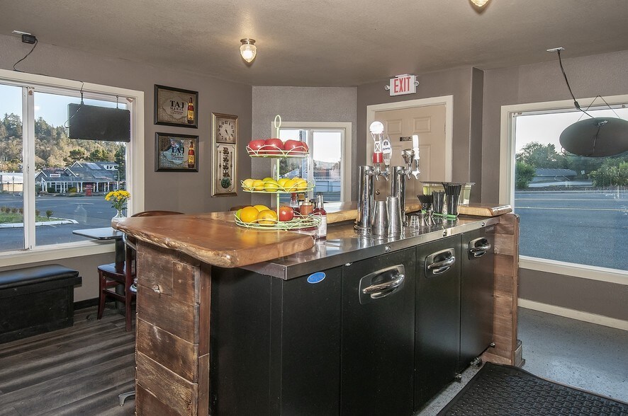 More Photos Of 4660 SE Highway 101, Lincoln City Restaurant For Sale
