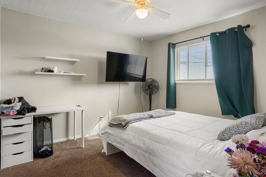 More Photos Of 1600-1604 Garland St, Lakewood Apartments For Sale