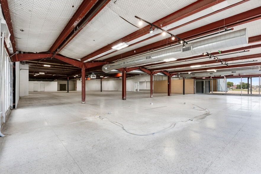 More Photos Of 1511 W Broadway St, Ardmore Auto Dealership For Sale