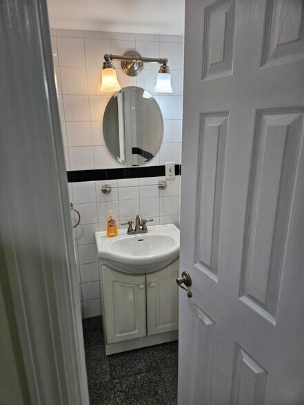 More Photos Of 4605 30th Ave, Astoria Apartments For Lease