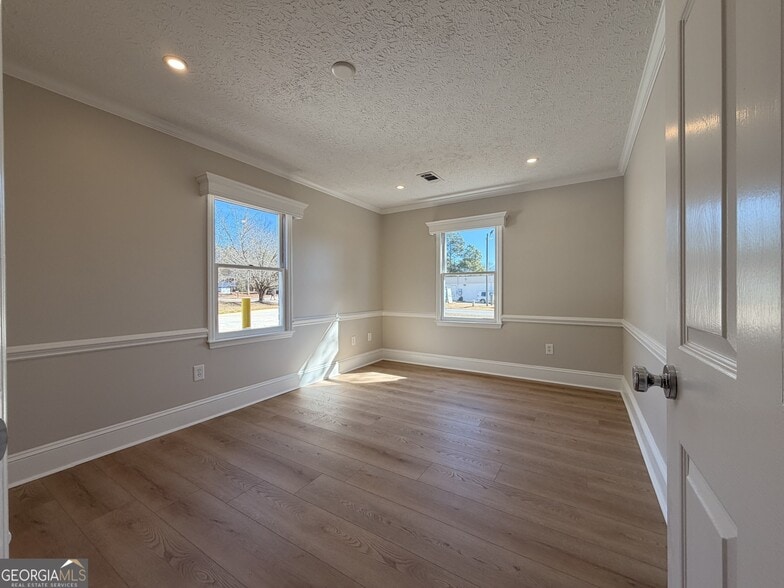 More Photos Of 1165 Cedar Shoals Dr, Athens Loft Creative Space For Sale