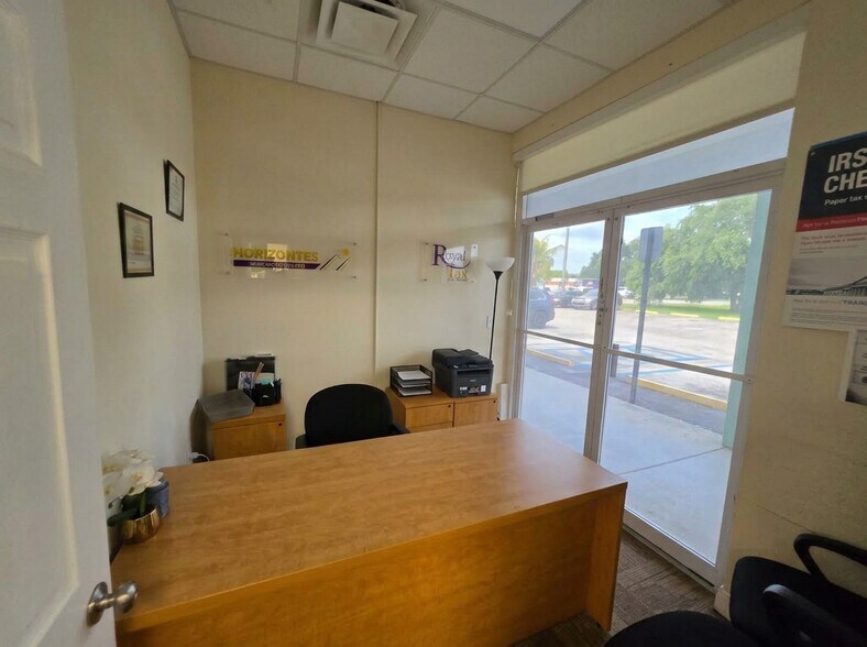 More Photos Of 7601-7625 Davie Road Ext, Hollywood Unknown For Lease