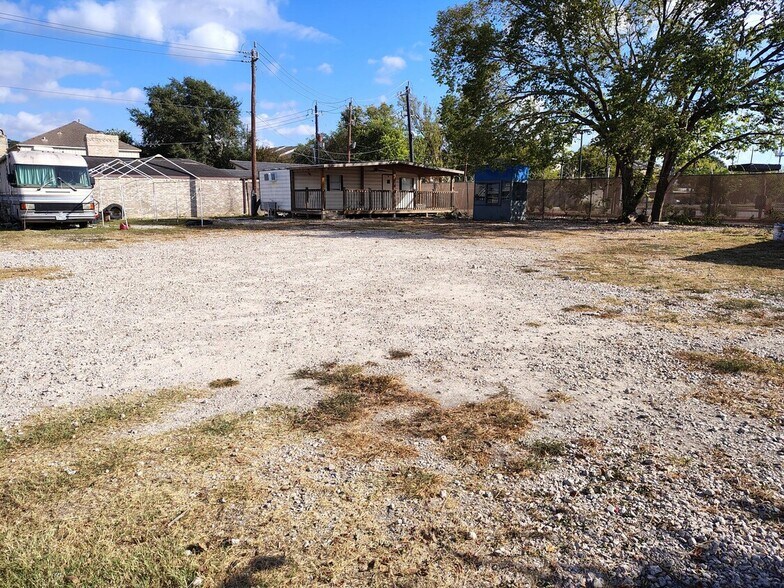 More Photos Of 11211 Kitty Brook Dr, Houston Land For Lease