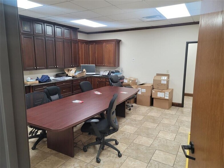 More Photos Of 912 Messenger Ln, Moore Warehouse For Sale