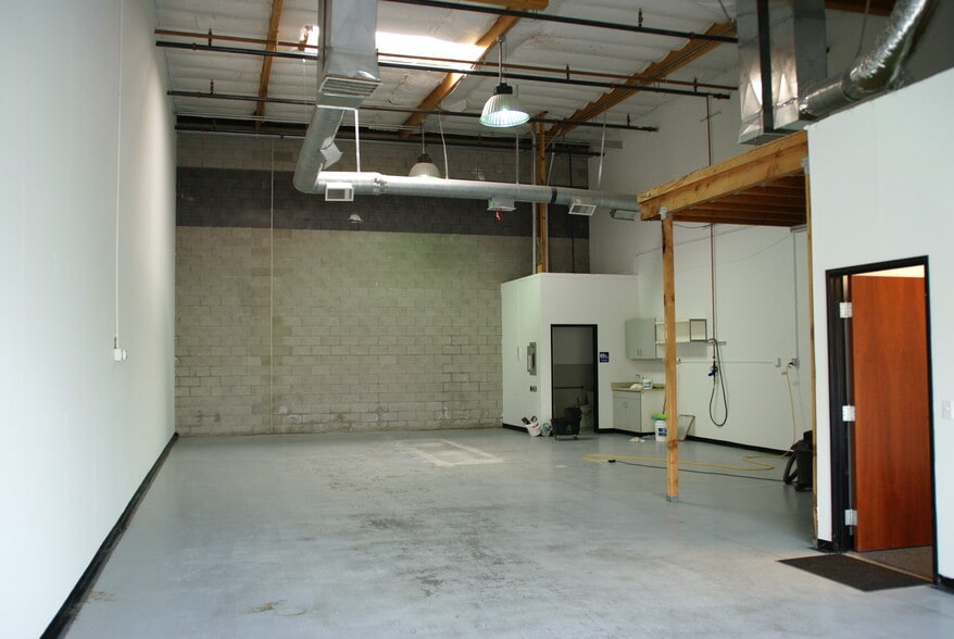 More Photos Of 5052 Forni Dr, Concord Warehouse For Lease