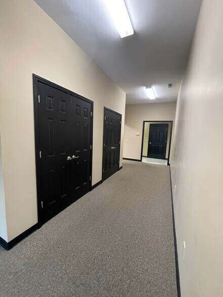 More Photos Of 2585 Eastwood Dr, Columbus Office For Lease
