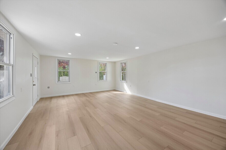 More Photos Of 102 Bristol Oxford Valley Rd, Langhorne Specialty For Lease